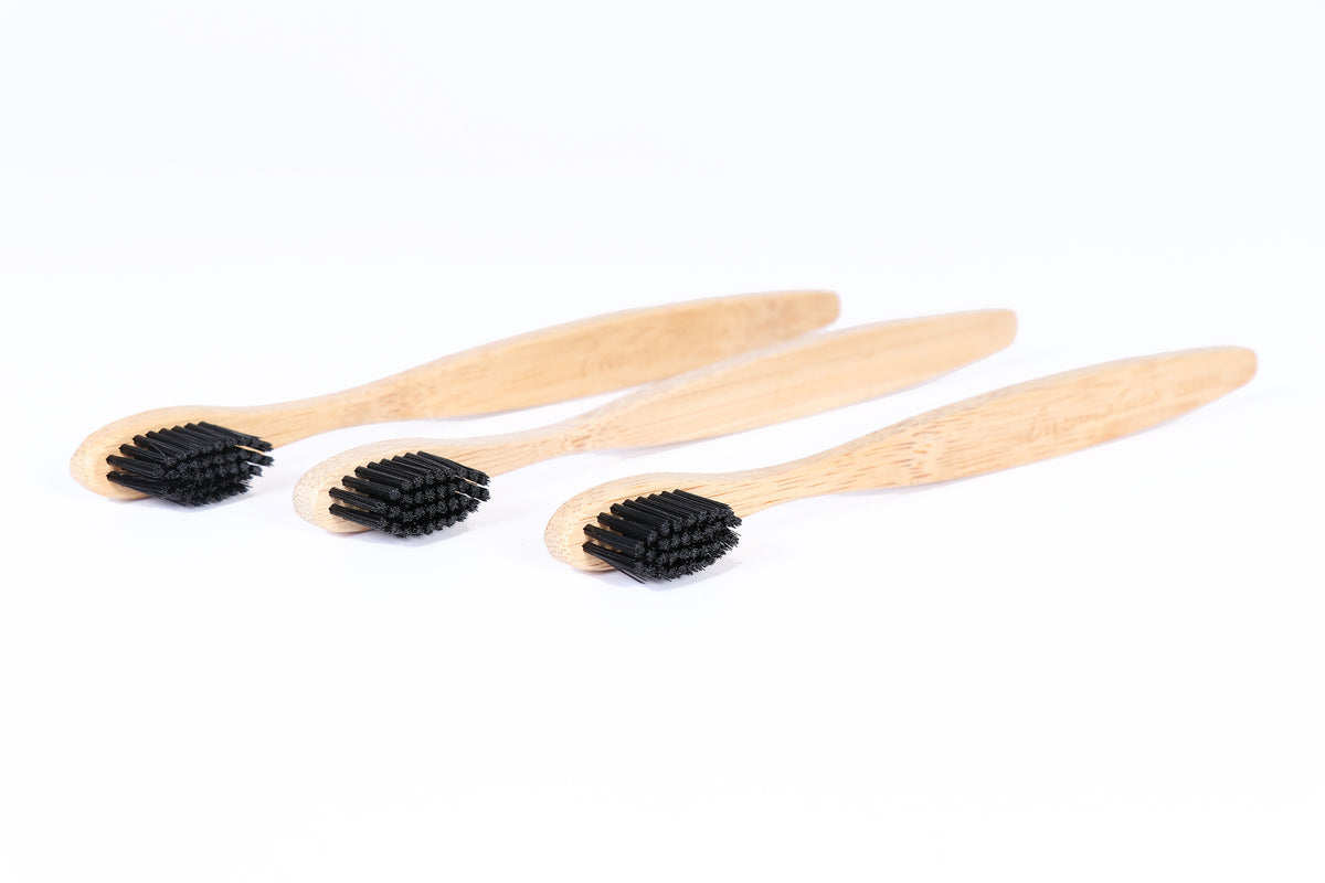 CURANATURA Bambusový zubní kartáček CARBON